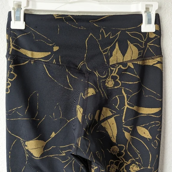 Nike Dri Fit Active Athletic Leggings Black & Gold Cherry Blossoms Design - Picture 4 of 7